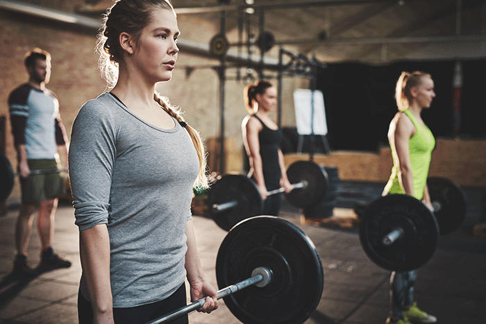 woman-lifting-weights